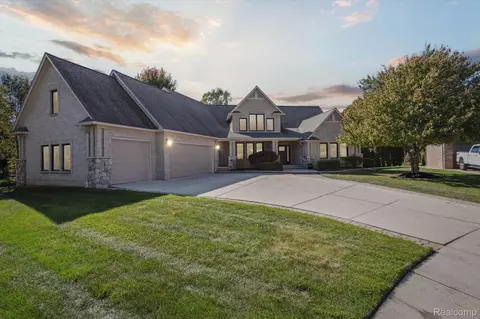 34409 Zachary Crt Ct, Chesterfield, MI 48047