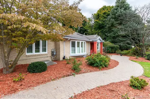 4345 Pine Tree Trl, Bloomfield Hills, MI 48302
