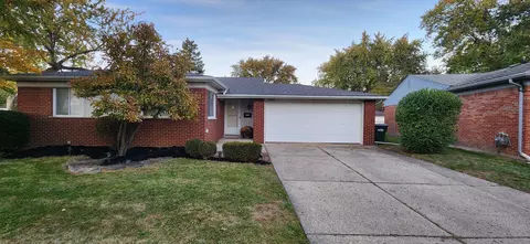 40284 William Dr, Sterling Heights, MI 48313
