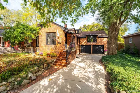 8448 Yale St, Oak Park, MI 48237