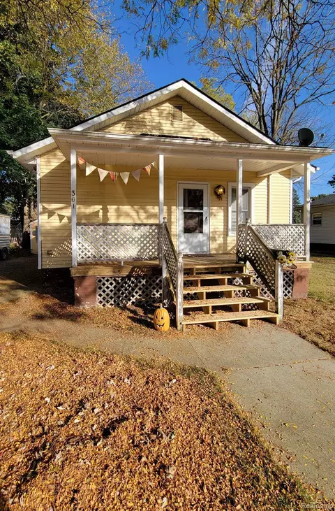 301 Center St, Holly, MI 48442