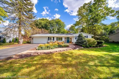 2583 Rambling Way, Bloomfield Township, MI 48302