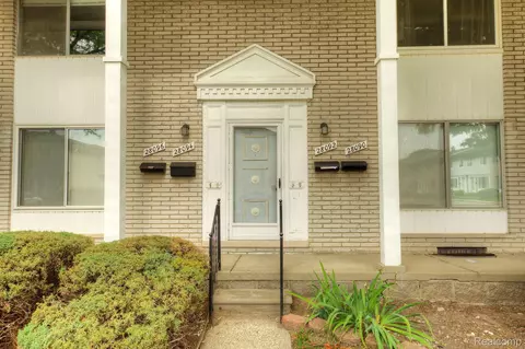 28092 Universal Dr, Warren, MI 48092