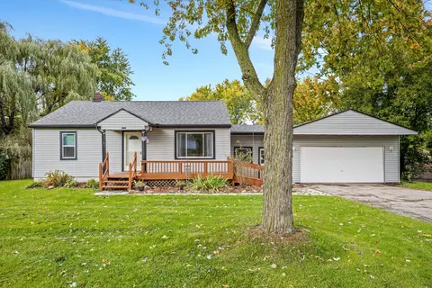 2705 Hatton Rd, Auburn Hills, MI 48326
