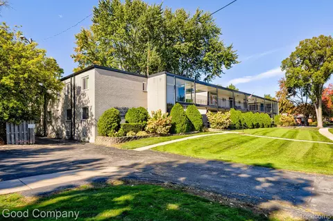 321 Hillside Dr #4, Royal Oak, MI 48073