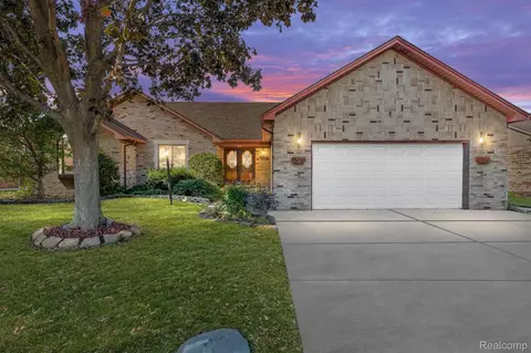 40577 Sunfield Crt Ct, Clinton Township, MI 48038