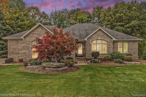 556 Orchard Ridge Dr, Orion, MI 48362