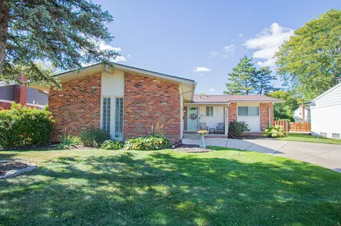 2027 Atlas Dr, Troy, MI 48083