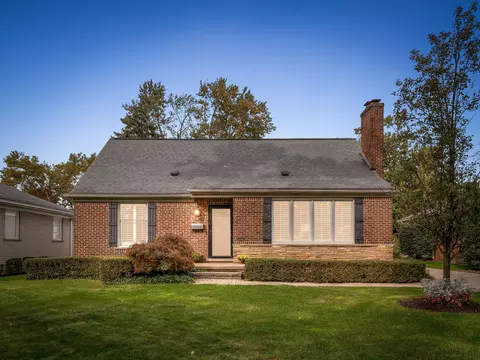 16986 Locherbie Ave, Beverly Hills, MI 48025
