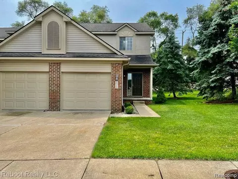 7019 Magnolia Ln, Waterford, MI 48327