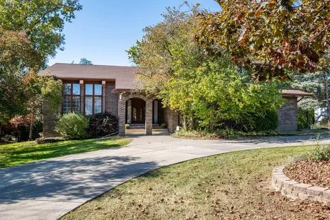 4832 S Knoll Crt Ct, West Bloomfield, MI 48323