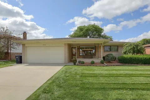 13764 Carlisle Dr, Sterling Heights, MI 48312