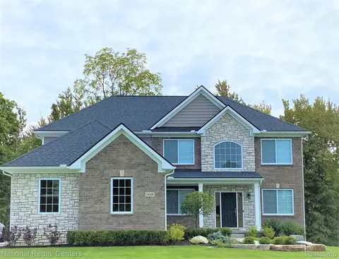 26 Woodfield Pkwy, Grand Blanc, MI 48439