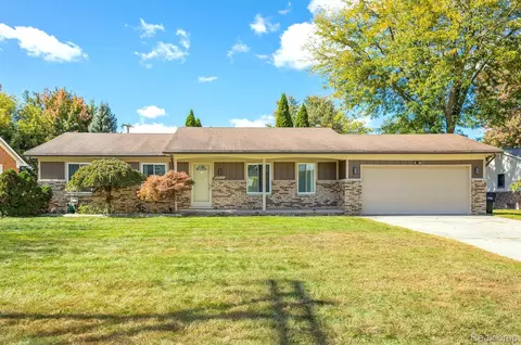 42101 Bobjean St, Sterling Heights, MI 48314
