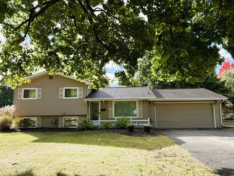 517 North Rd, Fenton, MI 48430