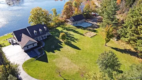 1372 Mckail Rd, Leonard, MI 48367 photo 1