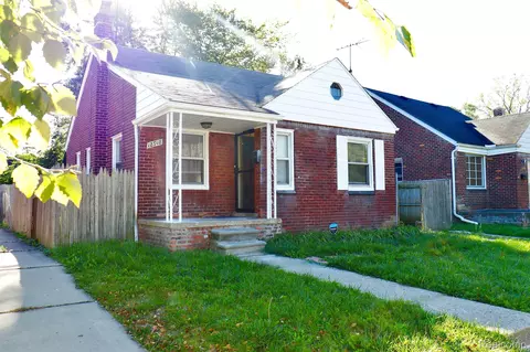18918 Rockcastle St, Grosse Pointe, MI 48236