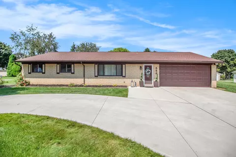 558 Ridge Rd, Walled Lake, MI 48390