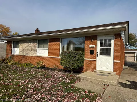10666 N Oak Dr, Royal Oak, MI 48220