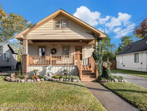 2740 Cooper Ave, Saginaw, MI 48602