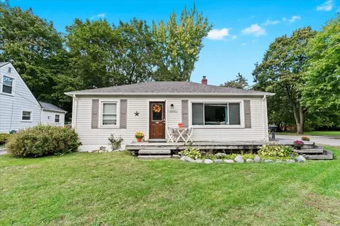 6402 Logan Rd, Waterford, MI 48329