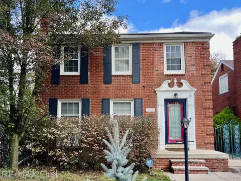5700 Hillcrest St, Grosse Pointe, MI 48236