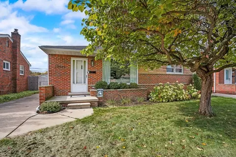 28449 Palmer Blvd, Madison Heights, MI 48071
