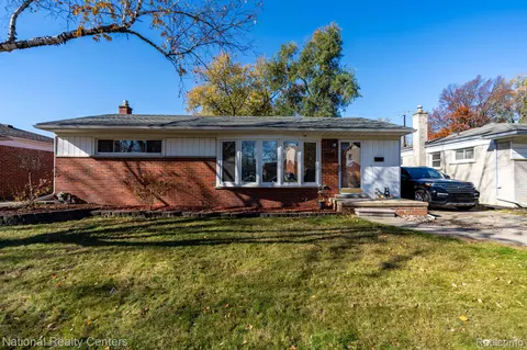 9201 Texas St, Livonia, MI 48150