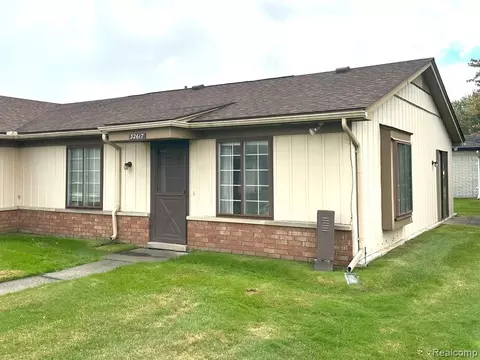 32617 Valley Dr, Warren, MI 48093