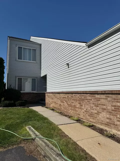 759 Claire Pointe Cir, Saint Clair Shores, MI 48081