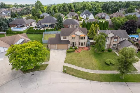 15044 Orleans Dr, Shelby Township, MI 48315