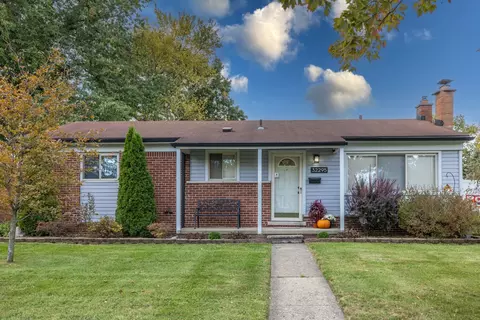 32295 Meadowbrook St, Livonia, MI 48154