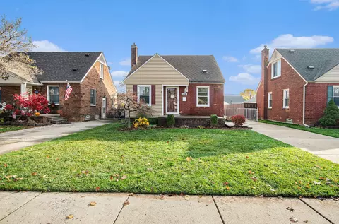 1129 17th St, Wyandotte, MI 48192