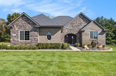 1873 White Pine Way, Oxford, MI 48371