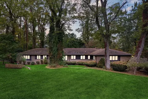 28819 W Kalong Cir, Southfield, MI 48034
