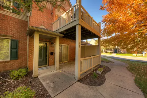 306 Marigold Cir, Westland, MI 48185