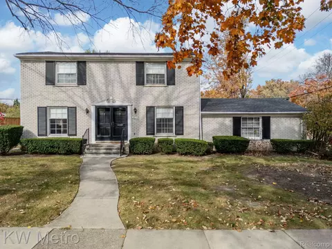 2604 Aberdovey Dr, Royal Oak, MI 48073
