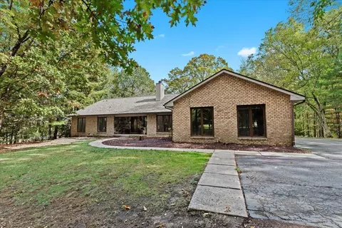 3477 Moraine Dr, Brighton, MI 48114