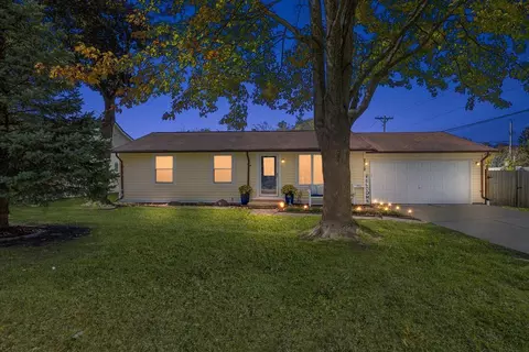 2812 Hartline Dr, Rochester Hills, MI 48309