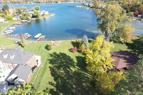 2450 Walnut Lake Rd, West Bloomfield, MI 48323