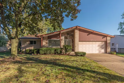 37332 Munger Dr, Livonia, MI 48154