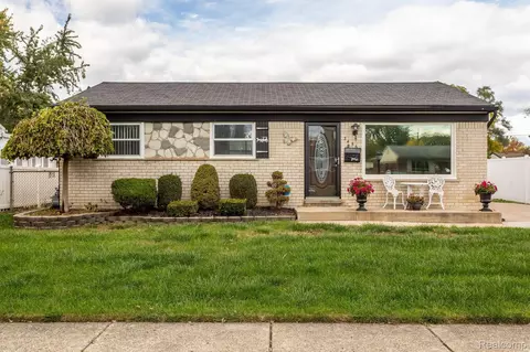 34560 Julie Dr, Romulus, MI 48174
