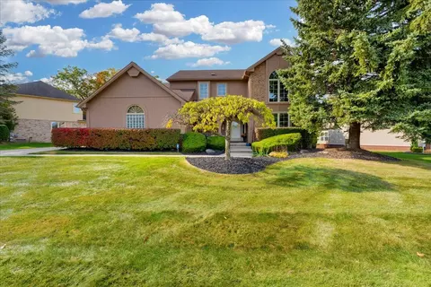 37442 Glengrove Dr, Farmington Hills, MI 48331