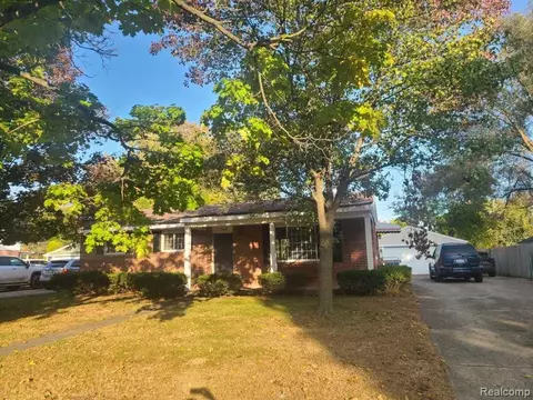 1364 Irwin Dr, Waterford, MI 48327