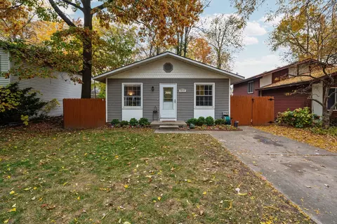 2716 Sinclair Ave, Waterford, MI 48328
