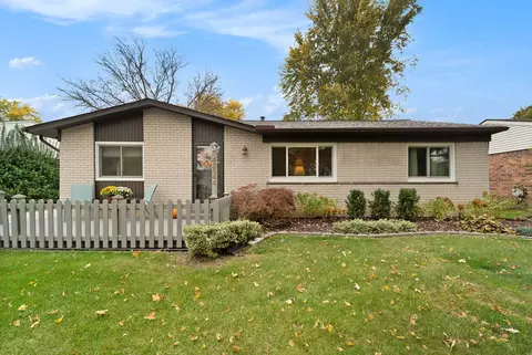 42544 Applecreek Dr, Plymouth, MI 48170