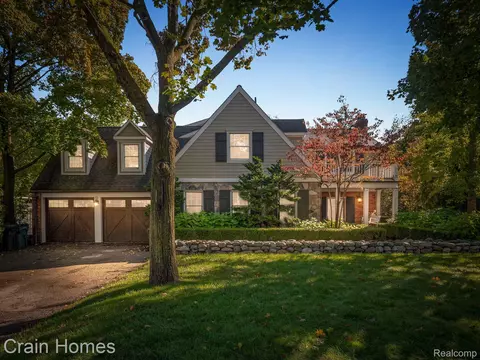 185 Hawthorne St, Birmingham, MI 48009