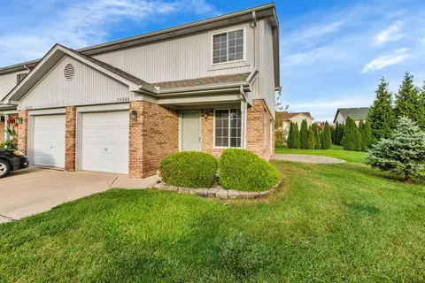 23268 Stoflet Ln, Brownstown, MI 48183