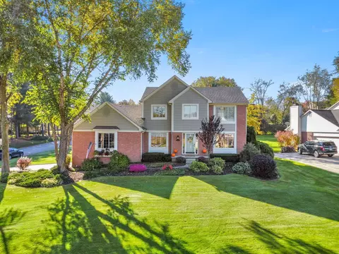 57697 Hidden Timbers Dr, Lyon, MI 48178