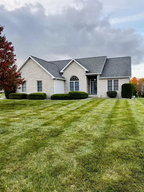 5454 Meadow Creek Crt Ct, Flint, MI 48532
